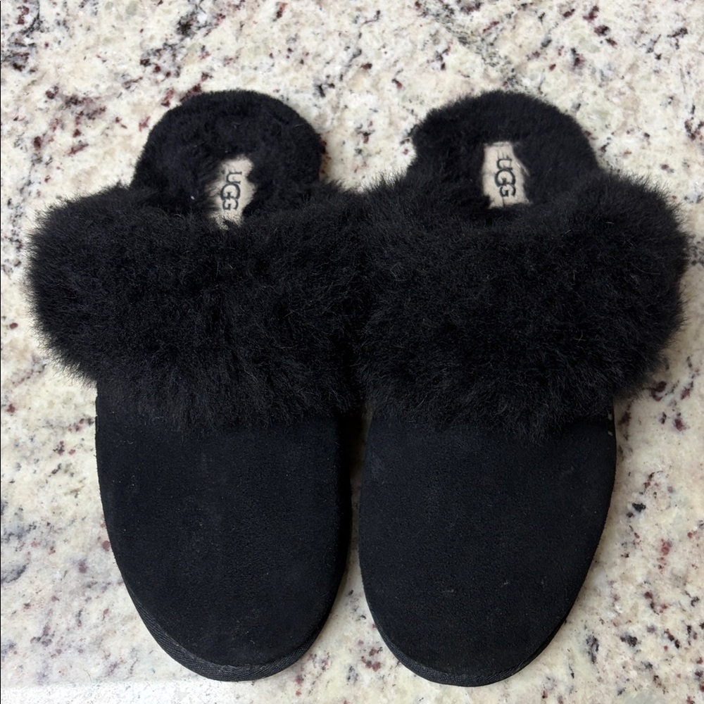 UGG Women's Fluffy Black Slippers